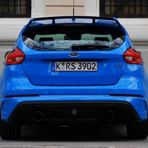 2016-ford-focus-rs-first-drive-ext06-11.jpg