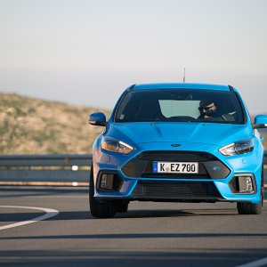 2016-Ford-Focus-RS-front-end-in-motion-03-1.jpg