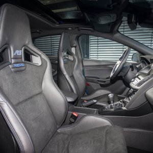 2016-Ford-Focus-RS-front-interior-seats-021.jpg
