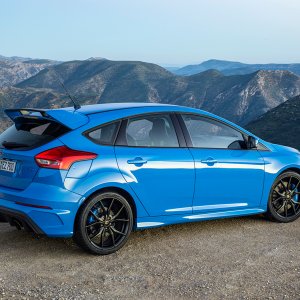 2016-Ford-Focus-RS-rear-three-quarter-02.jpg