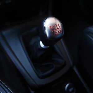 2014-ford-fiesta-st-gearshift.jpg