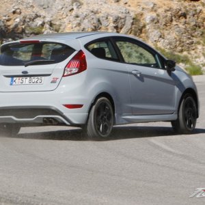 2017-Ford-Fiesta-ST200-124-876x535.jpg